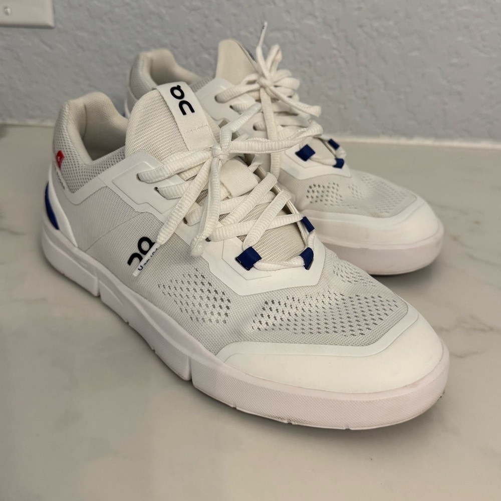 On cloud the Roger spin women’s size 8.5